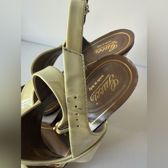 Gucci Cream and Brown Heeled Sandals - Picture 9 of 15